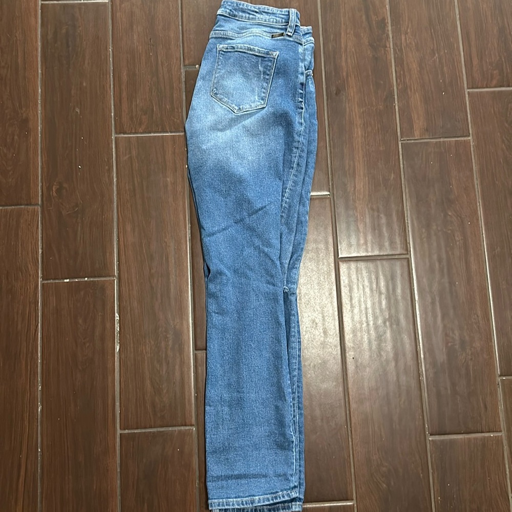 Kancan distressed Jean